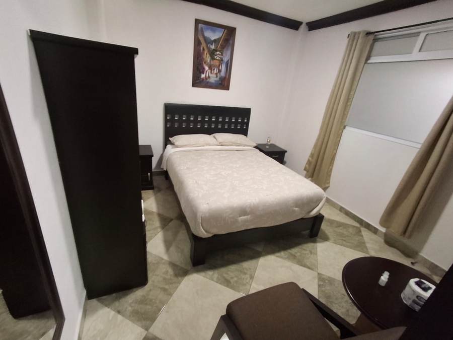 Habitación Queen Confort del Hotel Mayis con cama queen